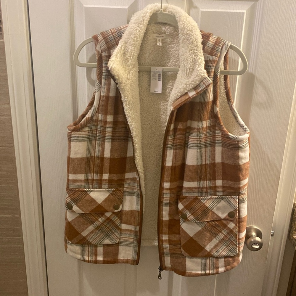 NWT Maurice’s Sherpa plaid vest - L